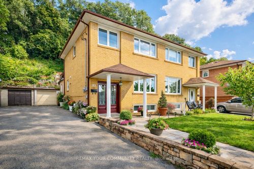 119 Dalrymple Dr, York, ON, M6N4S2 | Card Image