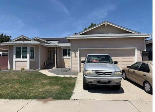 911 Toro Ln, Lathrop, CA, 95330-9678 | Card Image