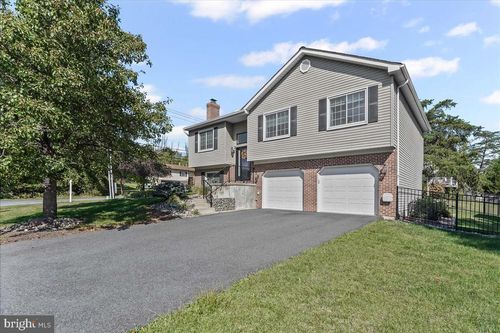217 Lincoln Dr, Reading, PA, 19606-3663 | Card Image