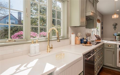 26 Vernon Ave, Newport, RI, 02840-1433 | Card Image