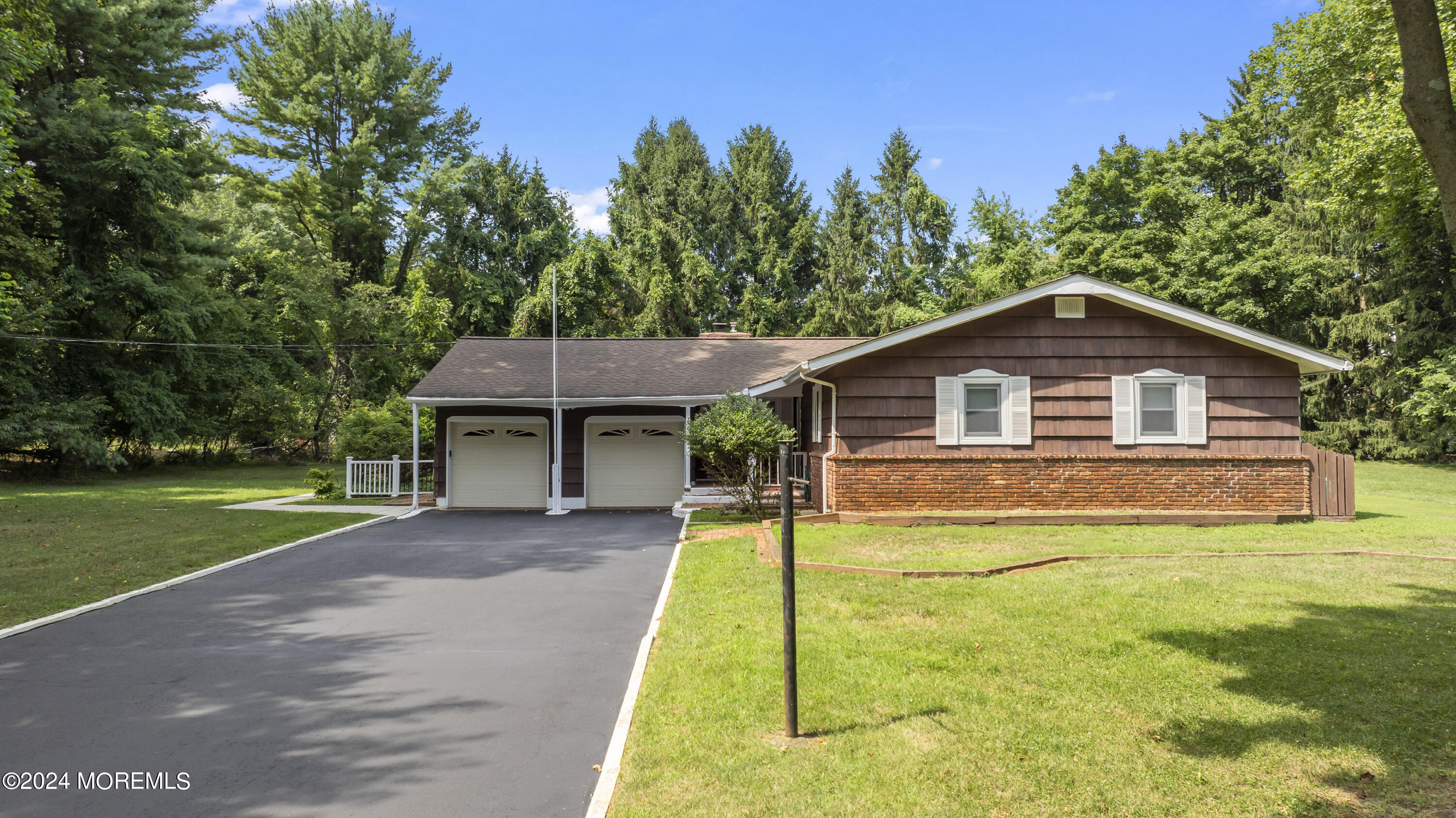 Robin Rd, Holmdel, NJ 07733