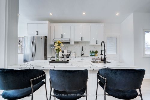 21 Holford Cres, Scarborough, ON, M1T1L9 | Card Image