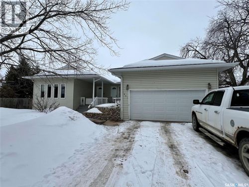 401 2 St Nw, Goodsoil, SK, S0M1A0 | Card Image