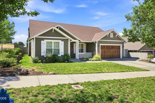 3686 Windgate St, Medford, OR, 97504-9106 | Card Image