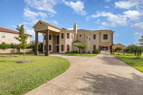 1031 Mallard Pointe Dr, Cedar Hill, TX, 75104-8293 | Card Image