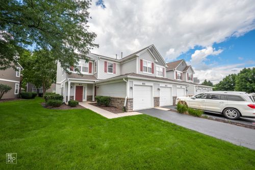 831-831 Genesee Dr, Naperville, IL, 60563-4004 | Card Image