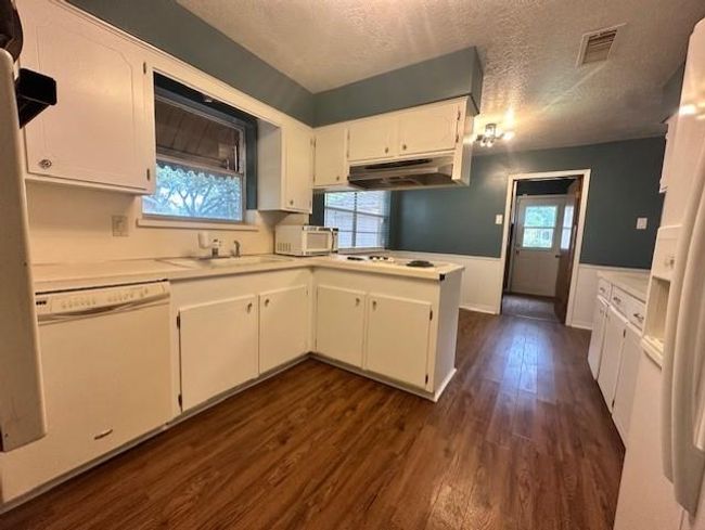 1215 Briar Ln, House other with 4 bedrooms, 2 bathrooms and 2 parking in Wharton TX | Image 7