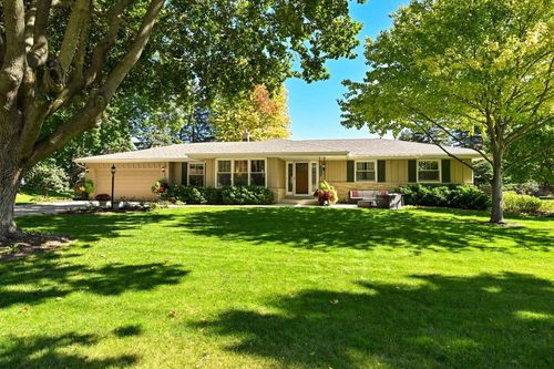 3640 Dominic Dr, Brookfield, WI, 53045-1426 | Card Image