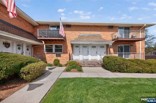 15 Cottage St, Midland Park, NJ, 07432-1906 | Card Image