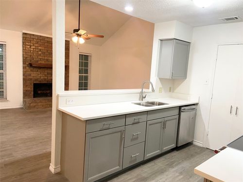 2121 Stone Moss Ln, Grapevine, TX, 76051-3864 | Card Image