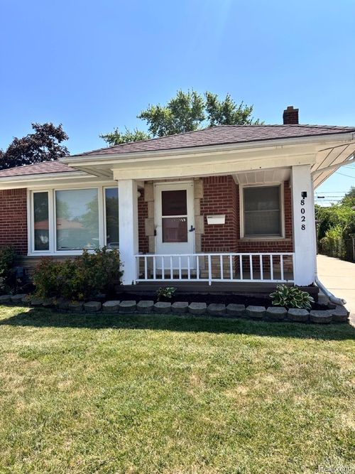 18028 Empire Ave, Eastpointe, MI, 48021-2606 | Card Image