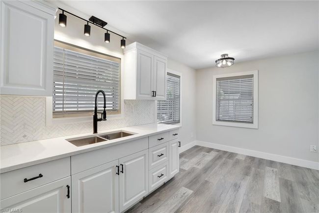986 Coconut Cir W, House other with 3 bedrooms, 1 bathrooms and null parking in NAPLES FL | Image 8