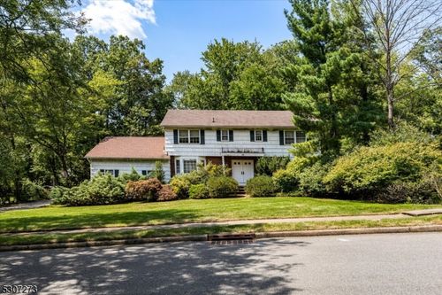 10 Flanders Dr, Pine Brook, NJ, 07058-9422 | Card Image