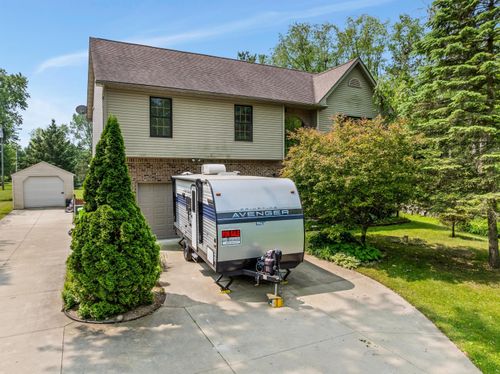 2160 Dean Drive, Highland, MI, 48356 | Card Image