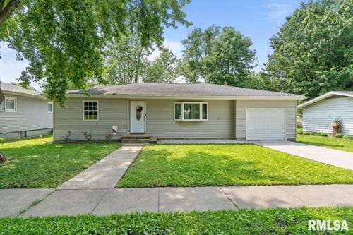 304 S Curtis St, Edinburg, IL, 62531-9469 | Card Image