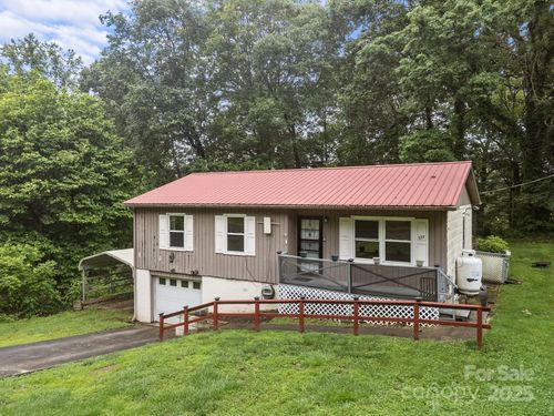 327 Glenwood Dr, Clyde, NC, 28721-8581 | Card Image