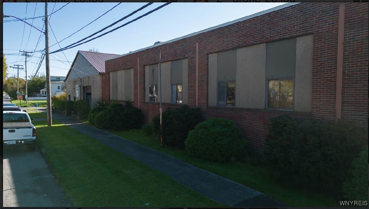 2103 Mackenna Ave, Niagara Falls, NY 14303