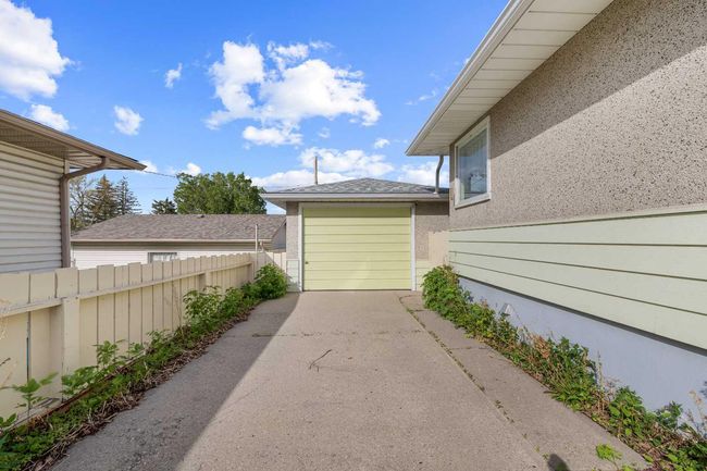 8 Foley Road Se, House other with 3 bedrooms, 1 bathrooms and 3 parking in Calgary AB | Image 34