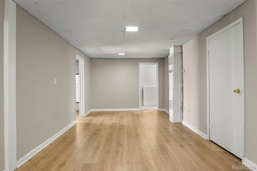 apt-200-2070 Fort St, Lincoln Park, MI, 48146-2470 | Card Image