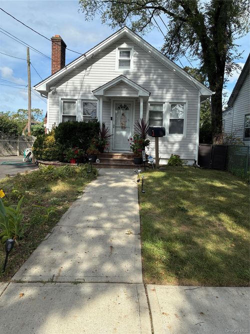 2930 Stevens St, Oceanside, NY, 11572-2022 | Card Image