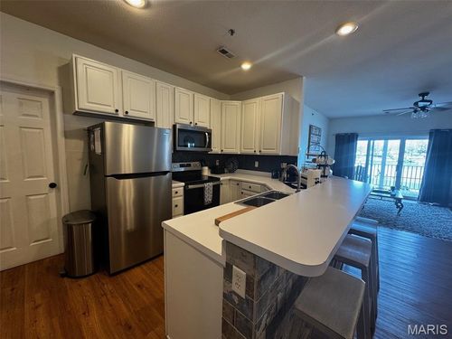 1b-216 Lakeview Resort Blvd, Sunrise Beach, MO, 65079-5677 | Card Image