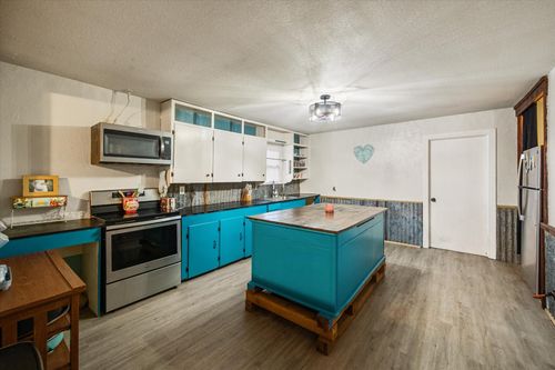 101 S Runnels Ave, Streetman, TX, 75859-8062 | Card Image