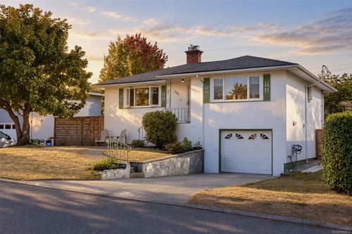 3221 Service St, Saanich, BC, V8P4M8 | Card Image
