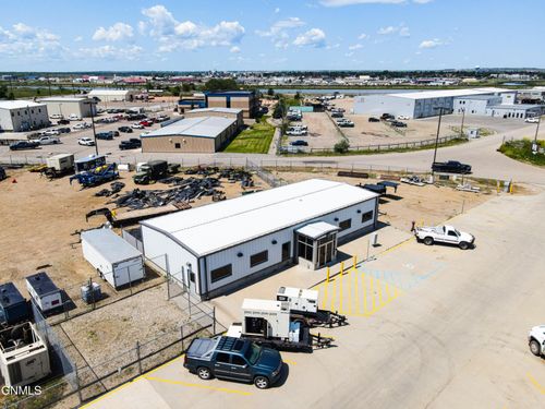 424 22nd Ave E, Williston, ND, 58801 | Card Image