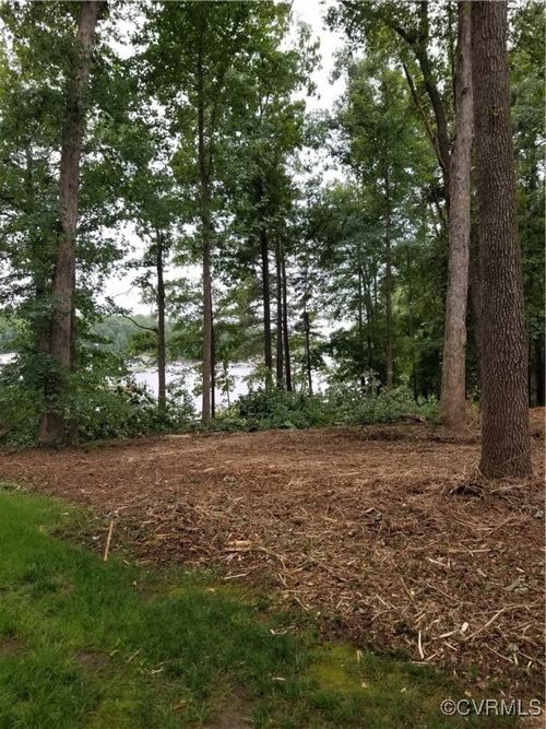 20001 Chesdin Harbor Dr, South Chesterfield, VA, 23803-5619 | Card Image
