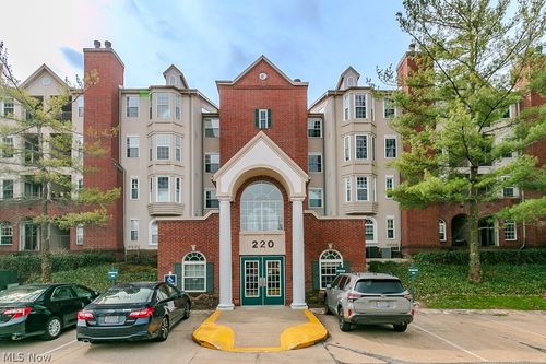 212-220 Fox Hollow Drive, Mayfield Heights, OH, 44124 | Card Image