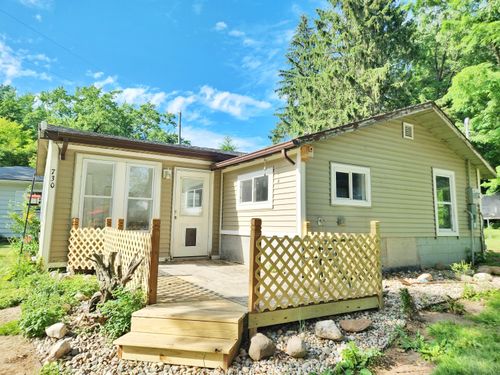 730 W Mohawk Trl, White Cloud, MI, 49349-9420 | Card Image