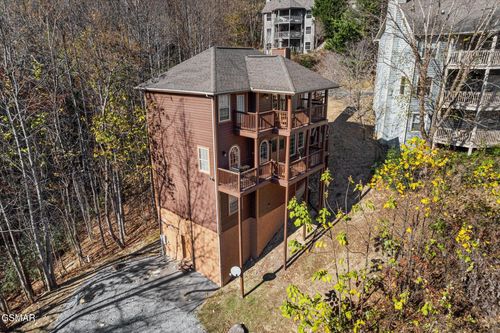 909 Black Wolf Way, Gatlinburg, TN, 37738-1479 | Card Image