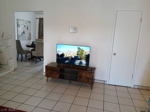 1472 Lucky St, Las Vegas, NV, 89104-5428 | Card Image