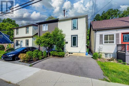 57 1/2 Breadalbane St, Hamilton, ON, L8R3G2 | Card Image
