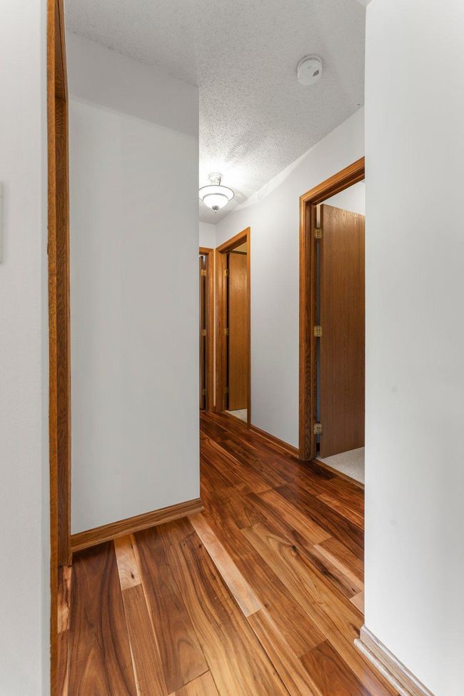 Main floor hallway | Image 17