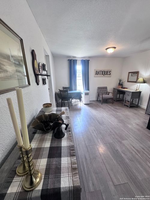 1306 Braubach, San Antonio, TX, 78214-3206 | Card Image