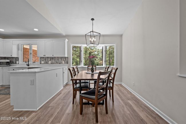 breakfast nook | Image 9