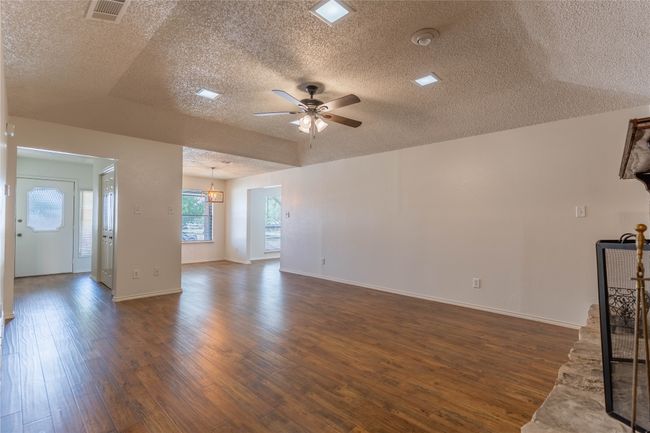 1638 Brown Trl, Home with 4 bedrooms, 4 bathrooms and 2 parking in Hurst TX | Image 10