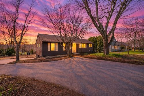 293 Morgan St, South Hadley, MA, 01075-1623 | Card Image