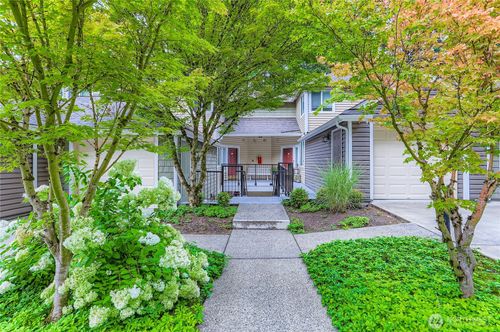 apt-b111-5000 Nw Village Park Dr, Issaquah, WA, 98027-7800 | Card Image
