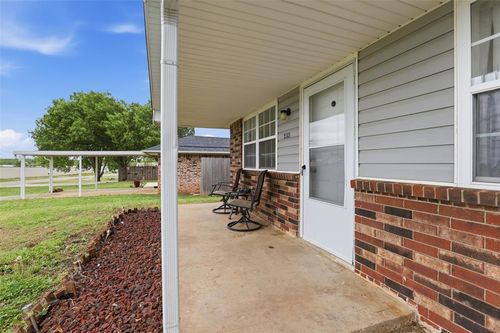 2313 8th St, Prague, OK, 74864-9036 | Card Image
