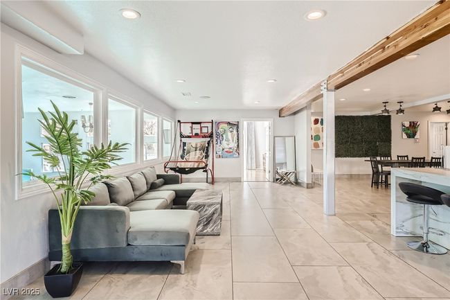 Entertainment Room | Image 30