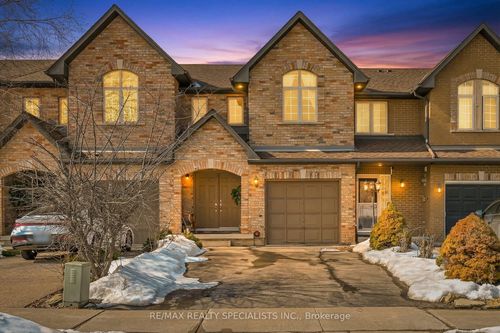 842 Upper Kenilworth Ave, Hamilton, ON, L8T5A6 | Card Image