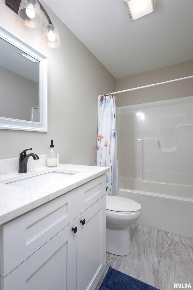 3036 Shanes Way, Condo with 2 bedrooms, 2 bathrooms and null parking in Bettendorf IA | Image 23