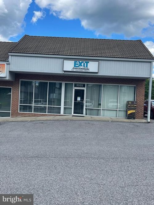2025 E Main St, WAYNESBORO, PA, 17268-1882 | Card Image