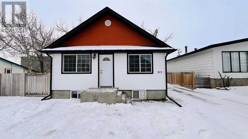 215 4 Ave E, Bow Island, AB, T0K0G0 | Card Image