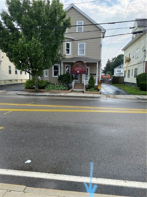 946 Park Ave, Cranston, RI, 02910-2708 | Card Image