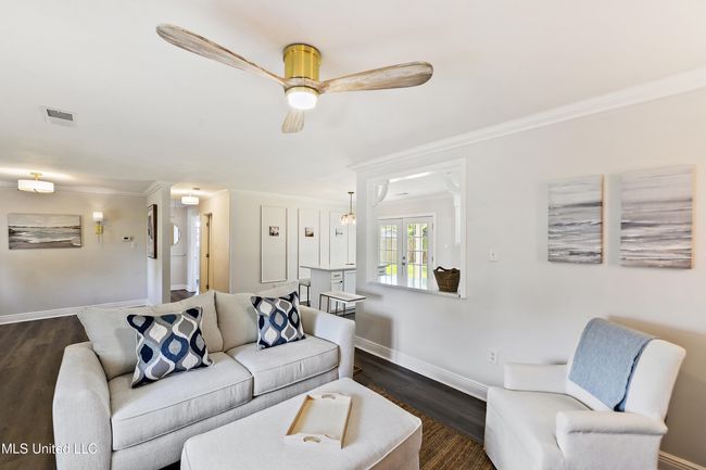 414 Demontluzin den and dining area | Image 5
