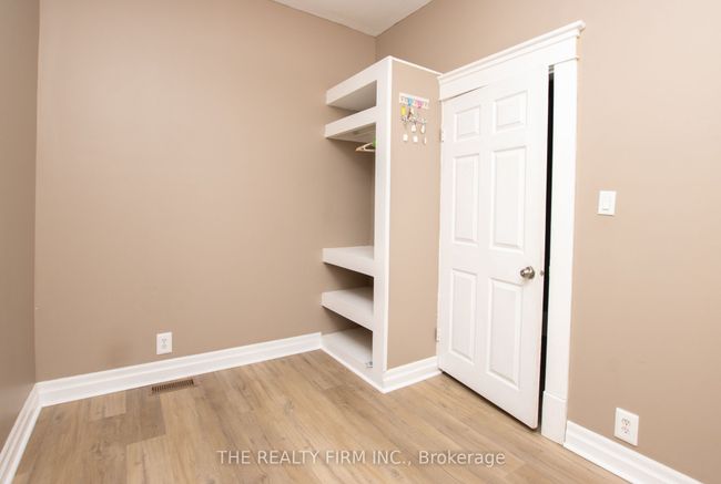 666 Lorne Ave, Home with 5 bedrooms, 3 bathrooms and 1 parking in London ON | Image 23
