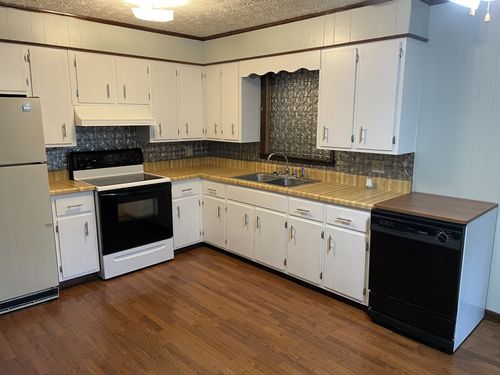 745 Moore Hollow Rd, Tennessee Ridge, TN, 37178-5333 | Card Image